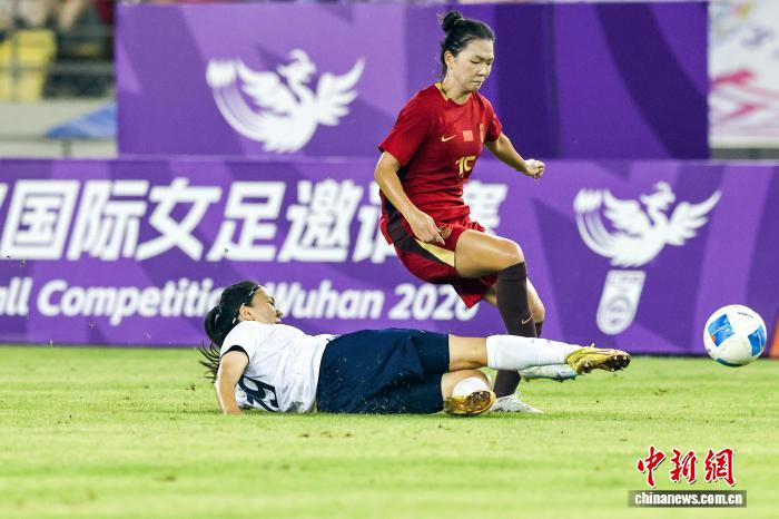 斗地主-武汉国际女足邀请赛：中国队不敌俄罗斯队|中新社|张畅|王爱芳|邵子钦|潘红艳_新浪体育_新浪新闻